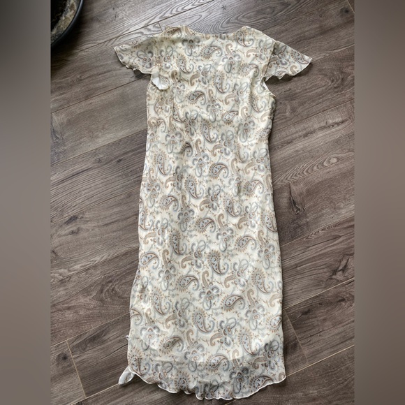 Vintage Jessica patterned cream colour Ruffled midi dress with v neck cap sleeve - Picture 6 of 11